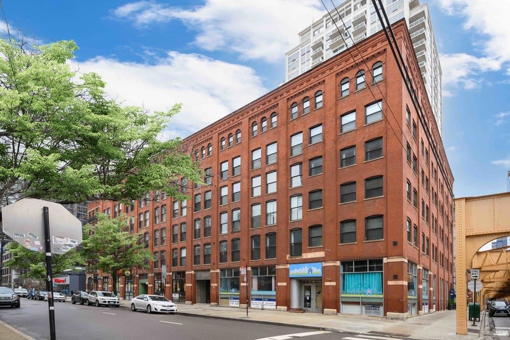 225 W Huron St Apt 403