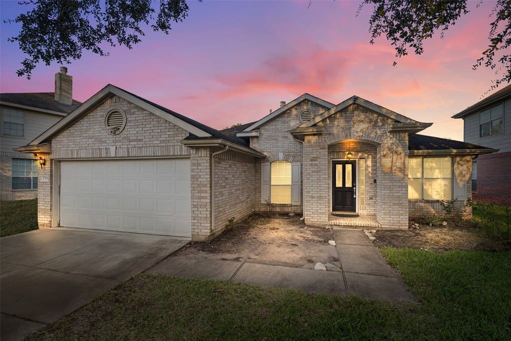 2719 Riverhollow Ln, Sugar Land