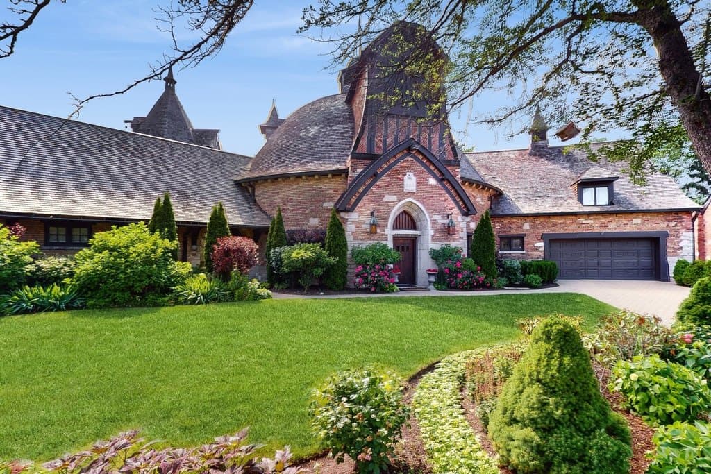 570 Hathaway Cir, Lake Forest