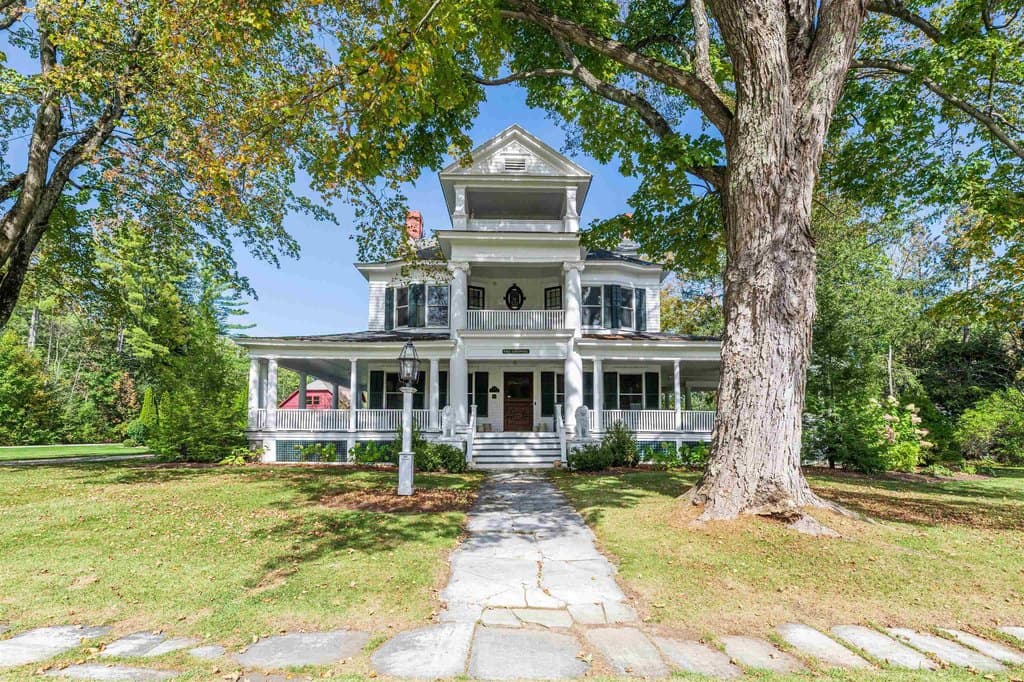 144 Taconic Ave, Manchester