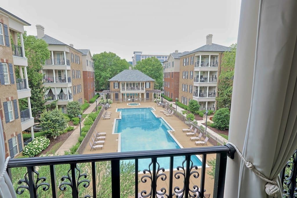 307 Seven Springs Way Apt 304, Brentwood