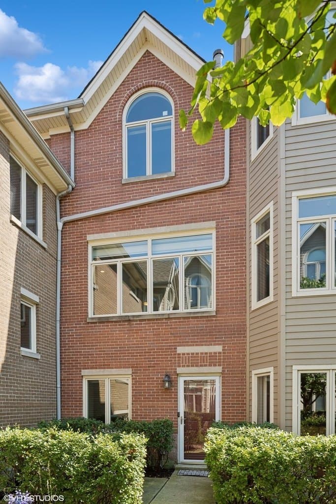 1251 W Fletcher St Unit E