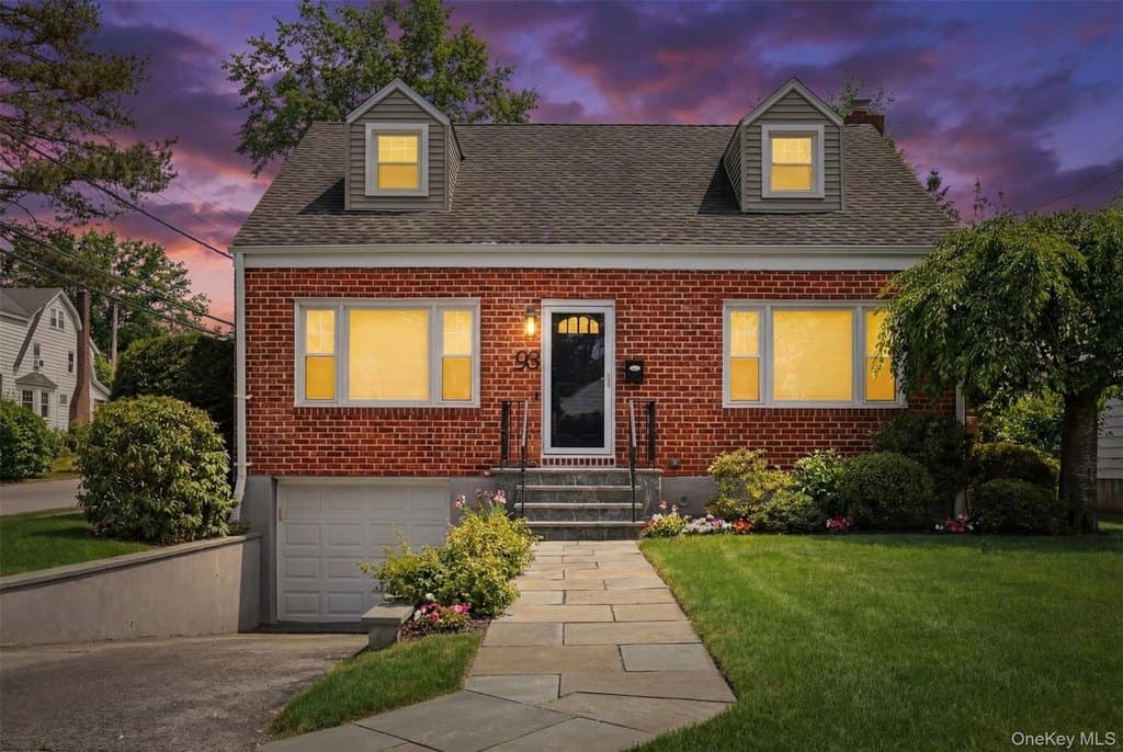 93 Smith Ave, White Plains