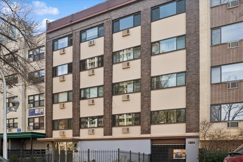 561 W Stratford Pl Apt 4C