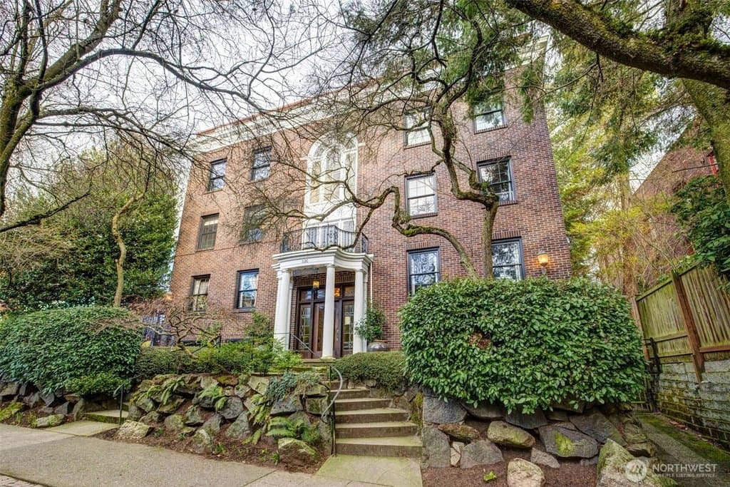 1120 17th Ave Apt 204