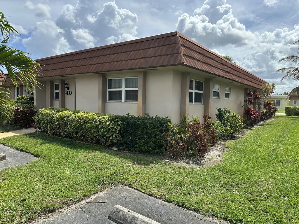 5725 Fernley Dr E Apt 40, West Palm Beach