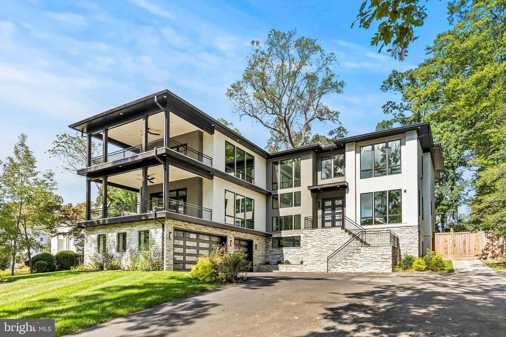 6884 Churchill Rd, McLean