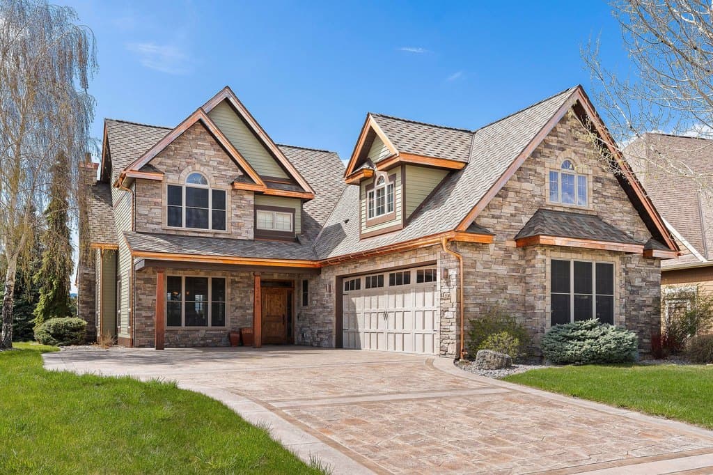 1363 Lake Pointe Dr, Bigfork