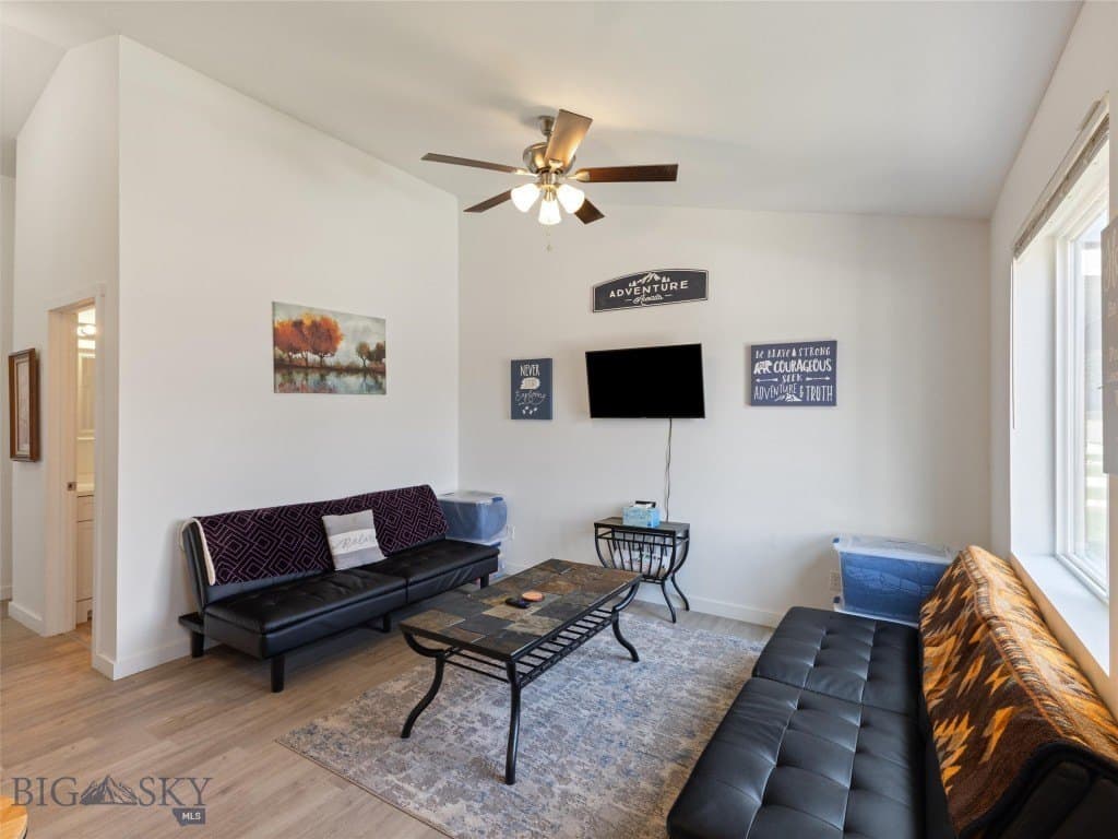 407 Brookline St Apt B, Livingston