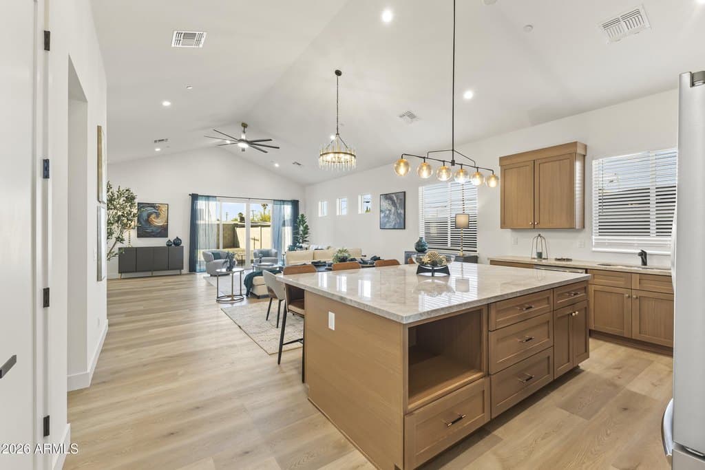 2009 E Don Carlos Ave, Tempe