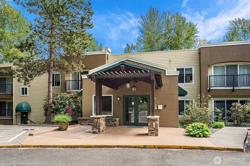 12439 NE Totem Lake Way Apt 106, Kirkland
