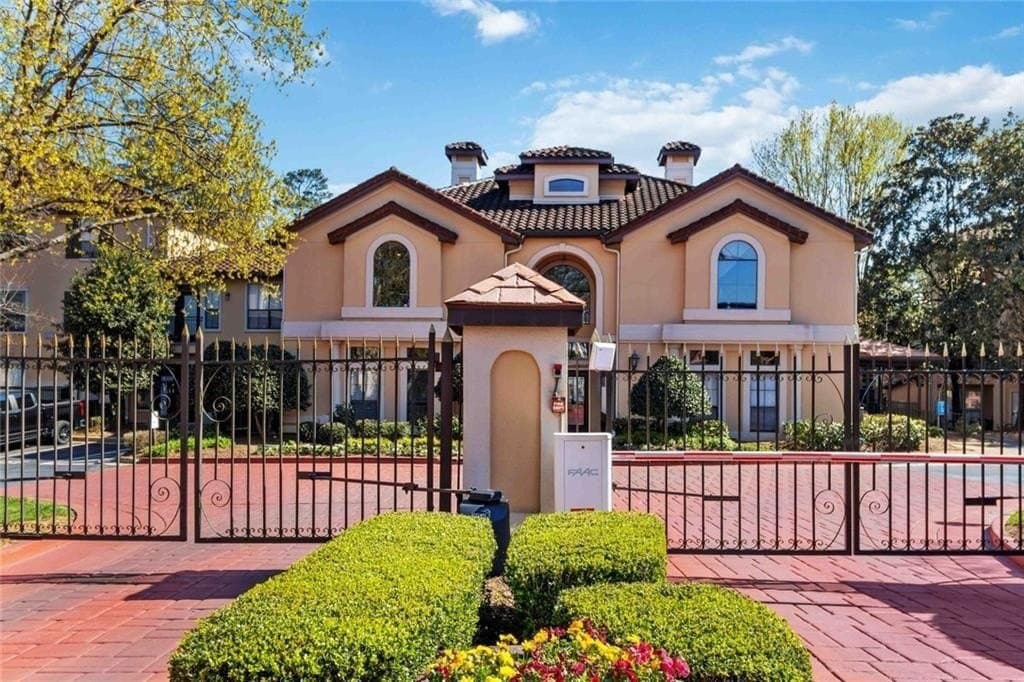 3777 Peachtree Rd NE Apt 533, Brookhaven