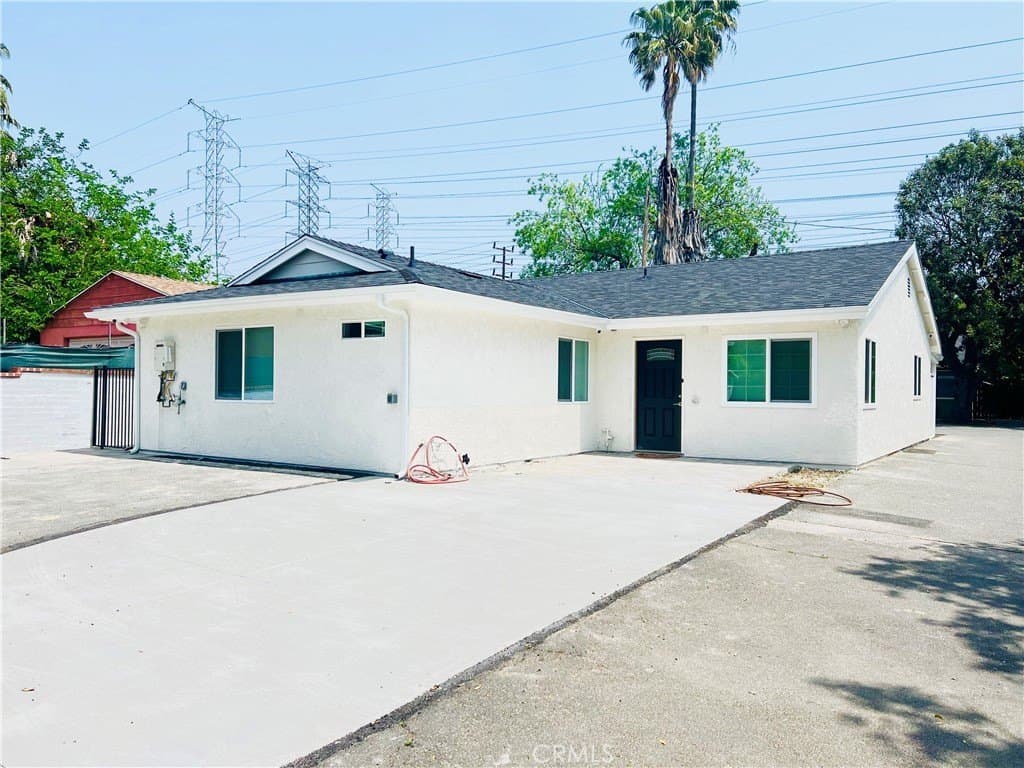 9014 Wilbur Ave