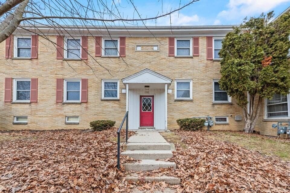 1342 E Randolph Ct Apt B, Milwaukee