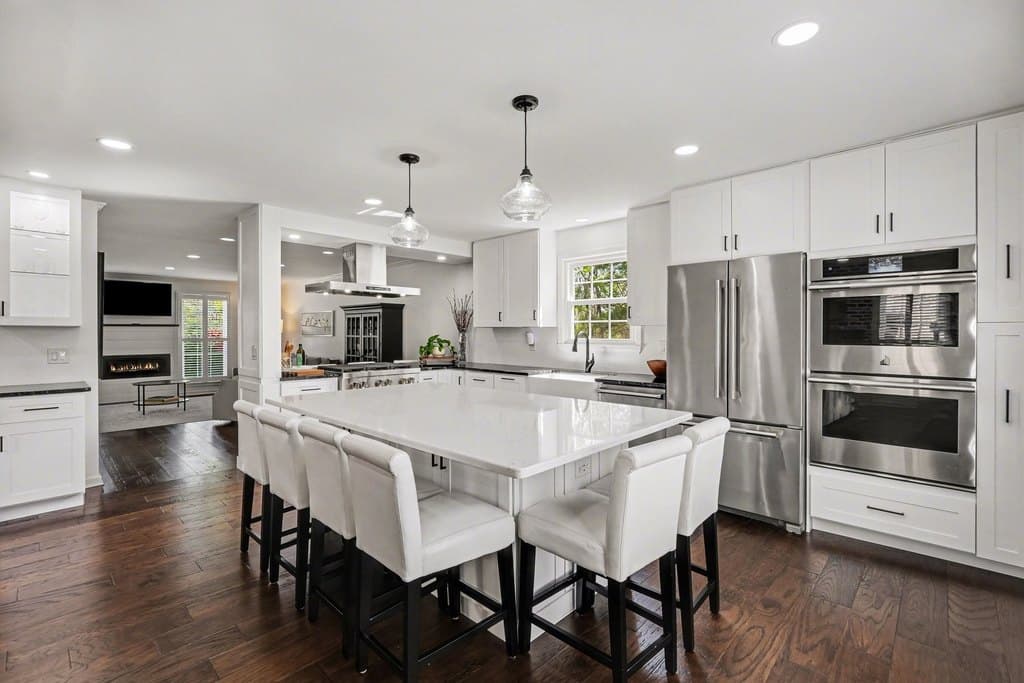 1622 Crystal Lake Dr, Brentwood