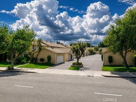 10125 DE Soto Ave Unit 211