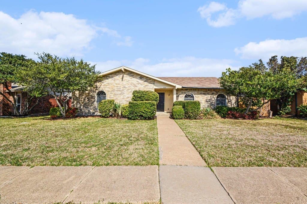 905 Stone Trail Dr, Plano