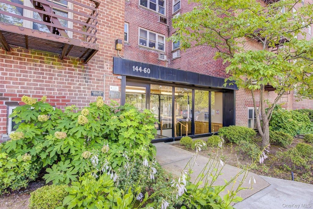 144-60 Gravett Rd Unit 4J