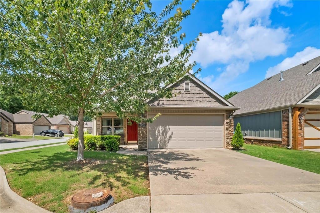 2621 N Sierra Ave, Fayetteville