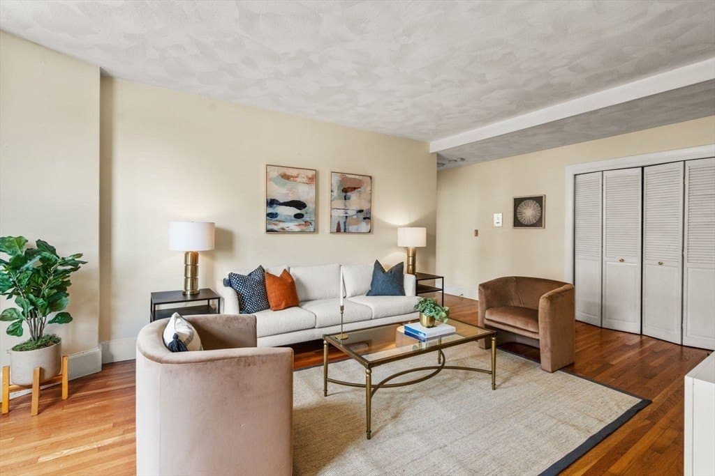 37 Saint Paul St Apt 3, Brookline