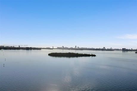 1800 NE 114th St Apt 2105