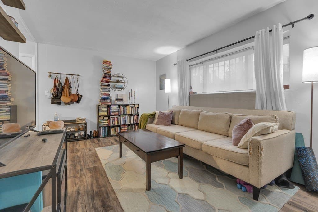 10 Scottfield Rd Unit F2