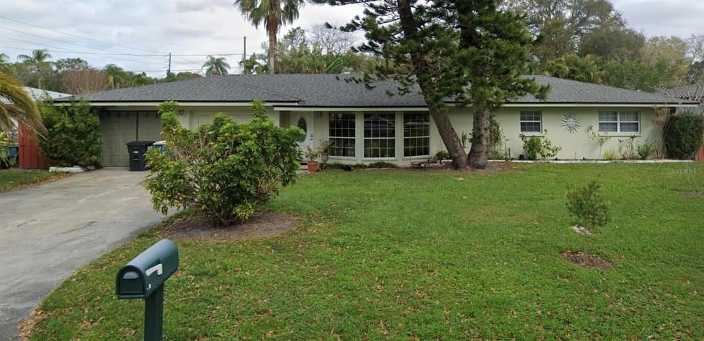 1806 Beverly Cir N, Clearwater