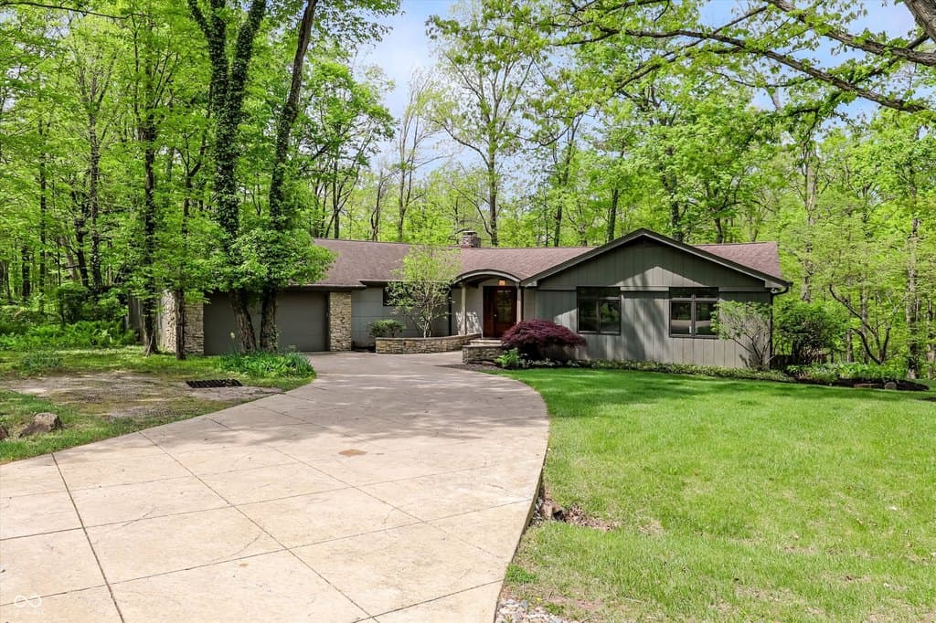 9202 Fanchon Dr, Zionsville
