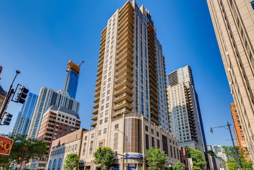 635 N Dearborn St Apt 2803