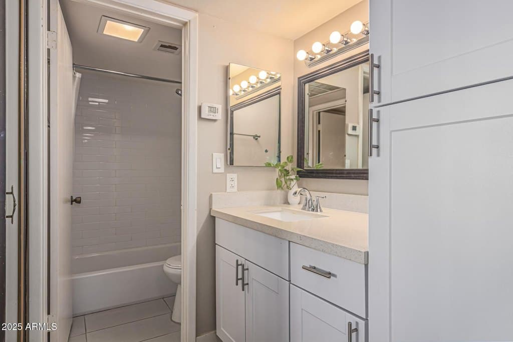 3033 E Devonshire Ave Unit 3028