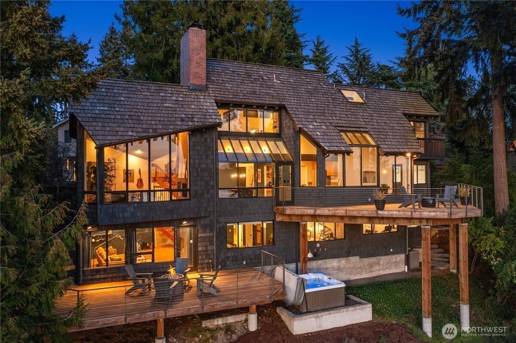 7515 SE 76th St, Mercer Island