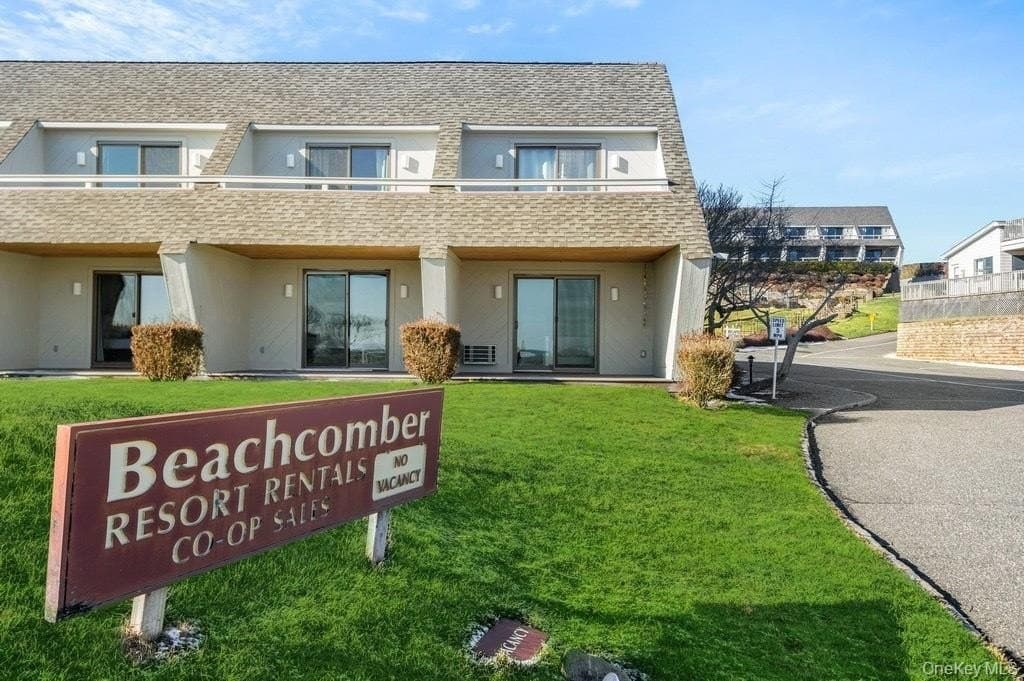 727 Old Montauk Hwy Unit 224, Montauk