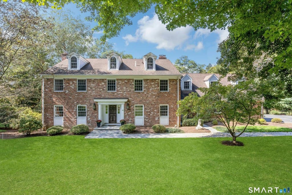 43 Ridgecrest Rd, Stamford