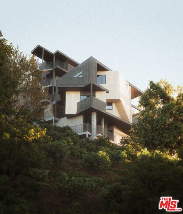 7207 Woodrow Wilson Dr, Los Angeles