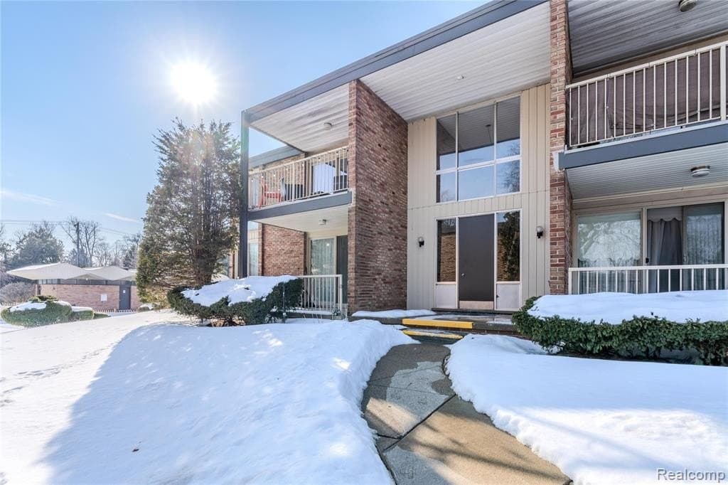 4045 W Maple Rd Apt C101, Bloomfield Hills