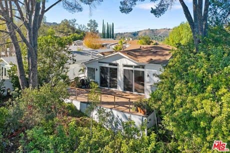 23777 Mulholland Hwy Spc 69, Calabasas