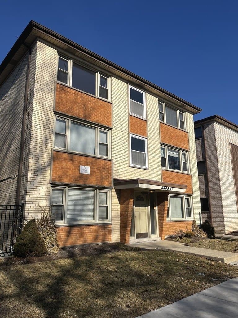 6845 N Northwest Hwy Apt 1E