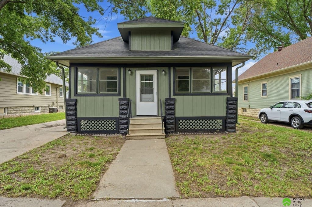 2284 Sheldon St, Lincoln
