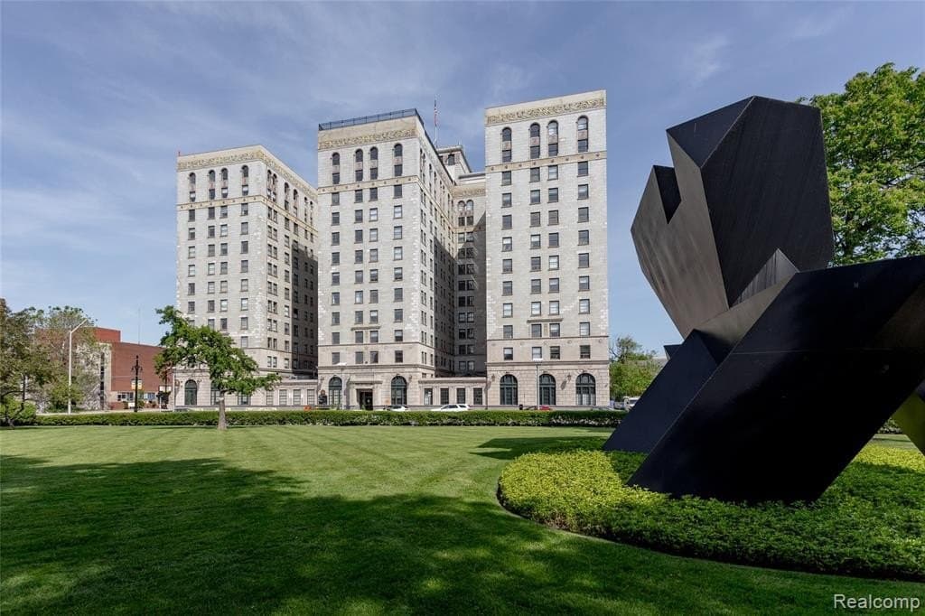 15 E Kirby St Ste 206, Detroit