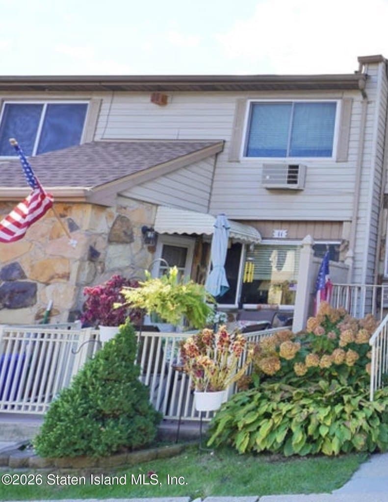 11 Lynn Ct, Staten Island