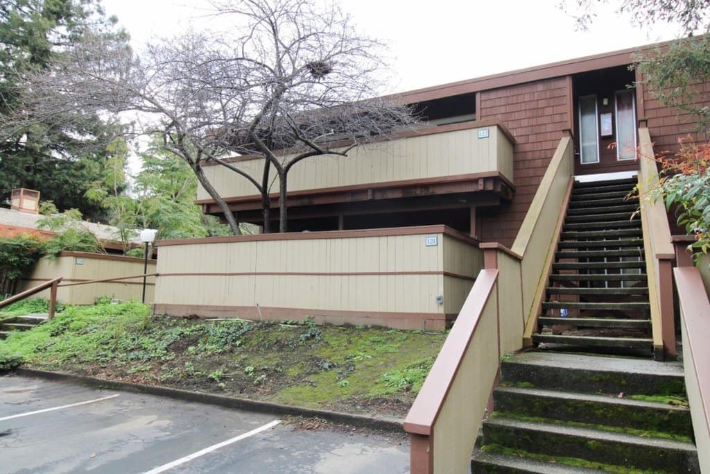 500 W Middlefield Rd Apt 122, Mountain View