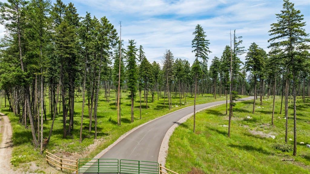 284 Layton Rd, Whitefish