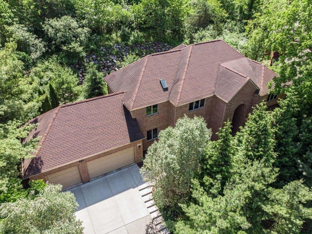 588 Green Rd
