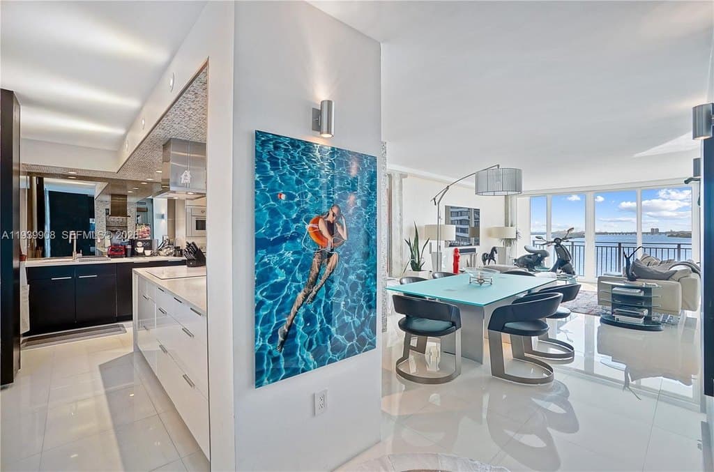 770 NE 69th St Apt 6F