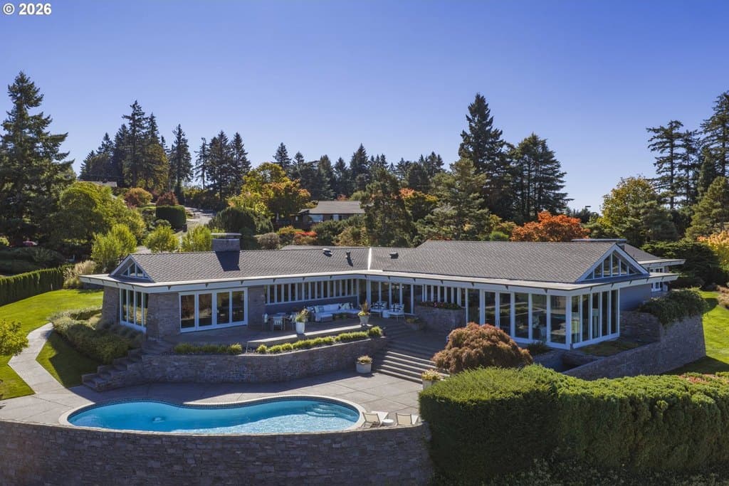 777 Cherry Cir, Lake Oswego