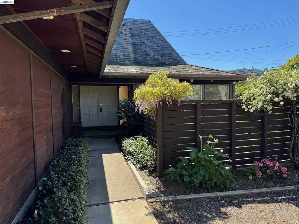 1233 Belknap Ct, Cupertino