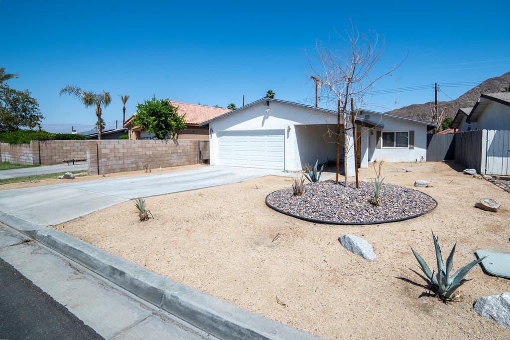 52880 Avenida Navarro, La Quinta