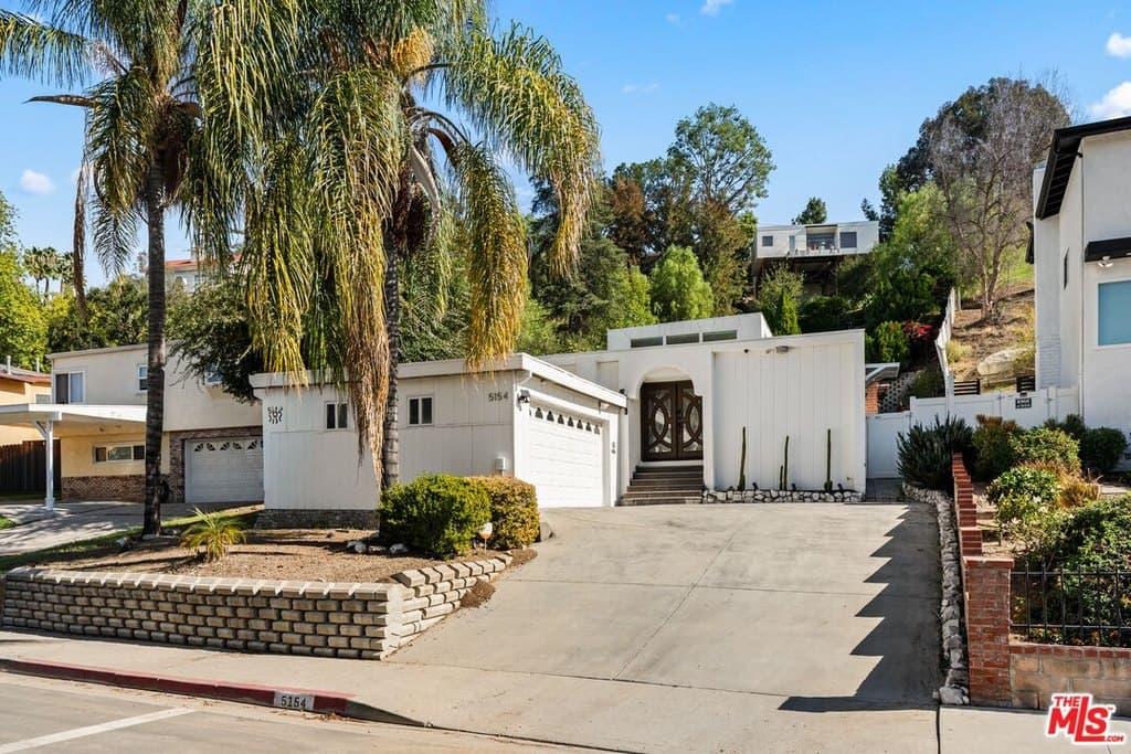 5154 Don Pio Dr, Los Angeles