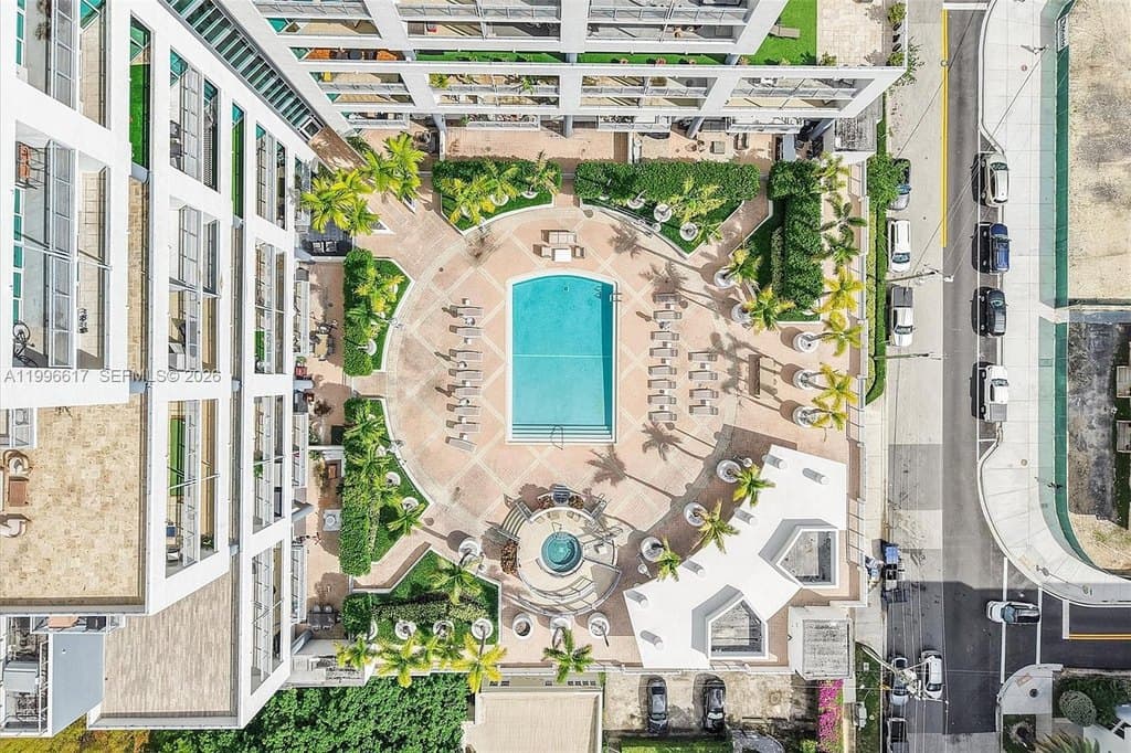 350 NE 24th St Apt 1007