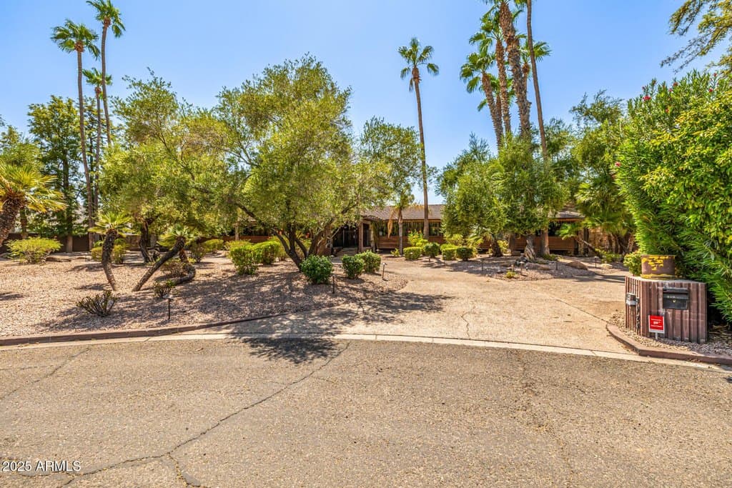8424 N Golf Dr, Paradise Valley